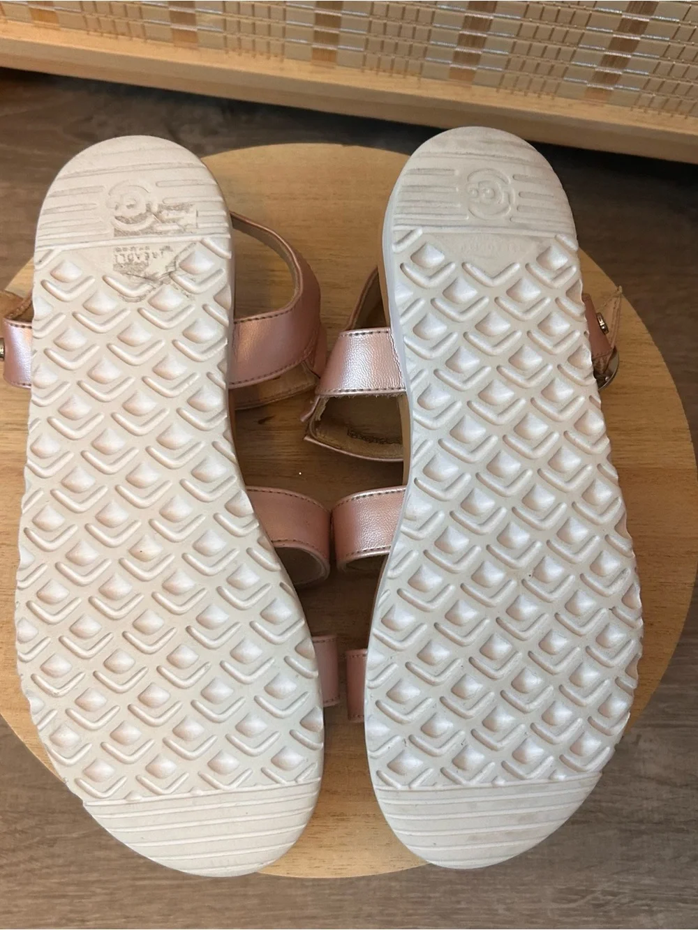 UGG GIRLS LEATHER SANDALS